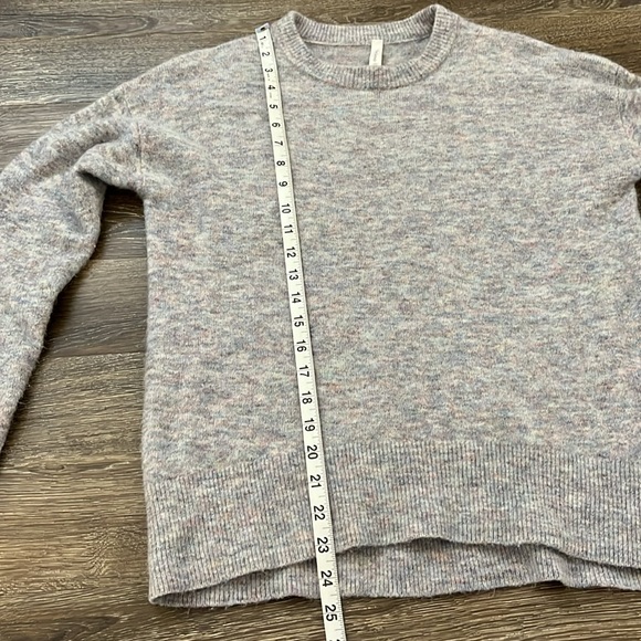 Babaton Aritzia Wool Blend Sweater Gray Flecked Crew neck Pullover Womens XS - Picture 4 of 7